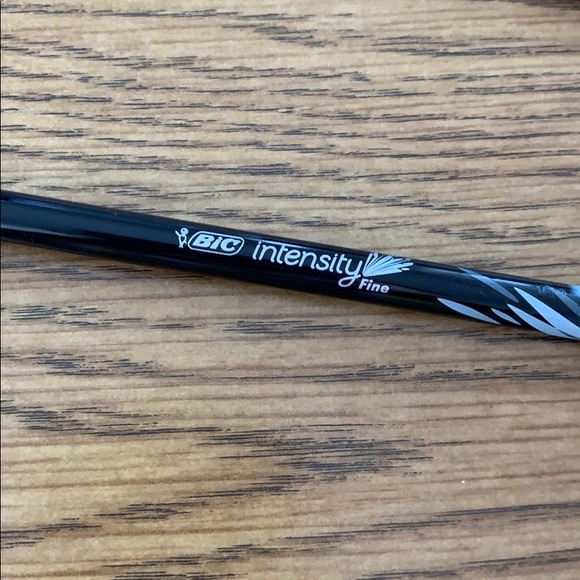 Pen 🖊 - Picture 2 of 3